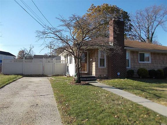 2nd image of 932 Essex Ct