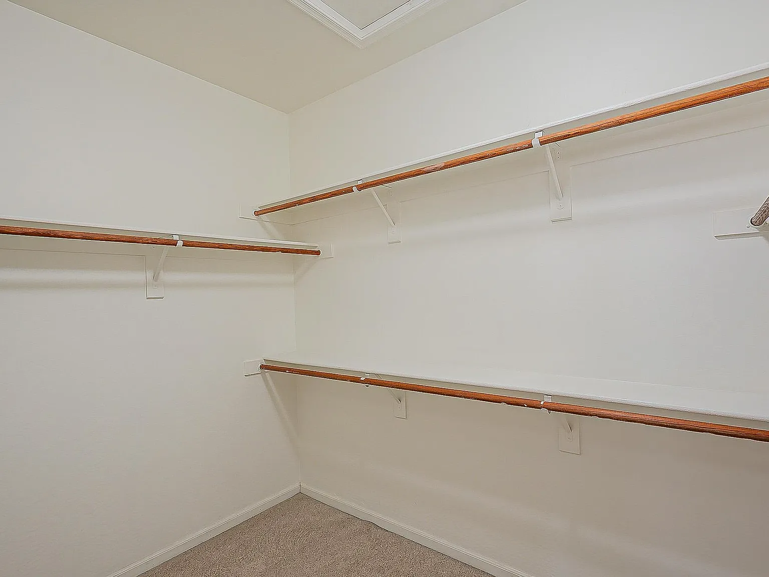 3 bed, 2.5 bath, 2203 sqft, $2,995 — Photo 4