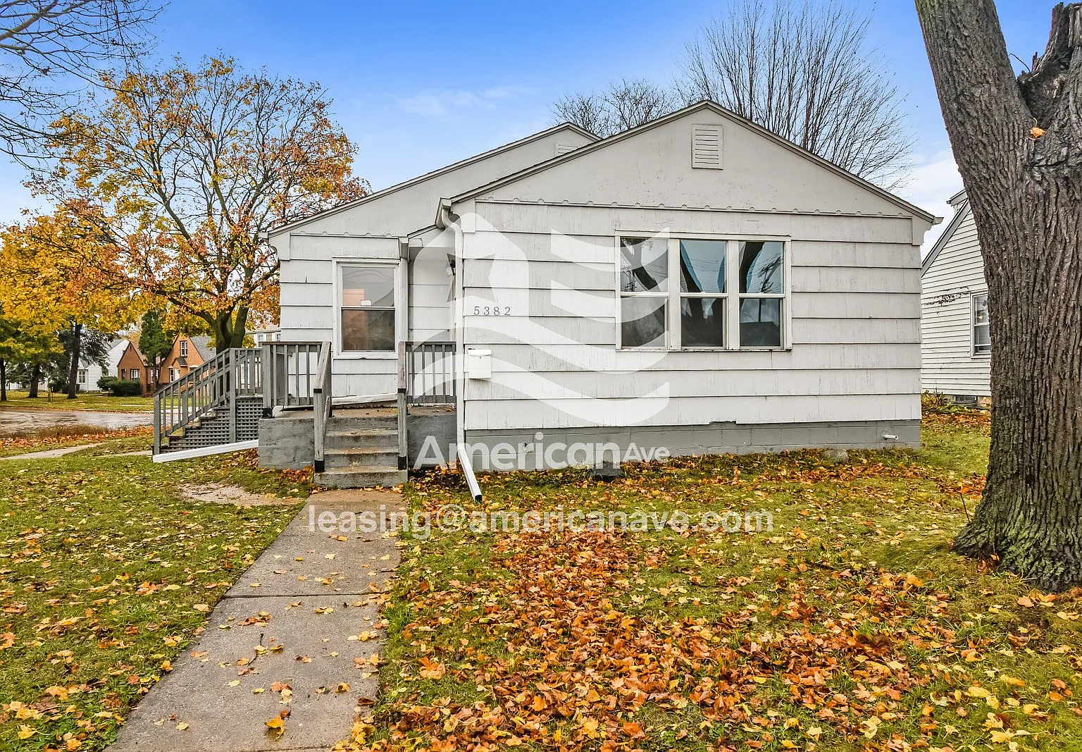 3 bed, 1.0 bath, 972 sqft, $1,560 — Photo 1