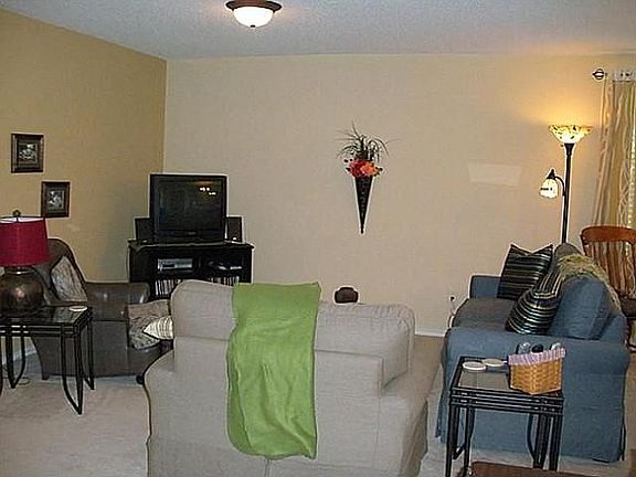 4th image of 2676 Shorewood Dr