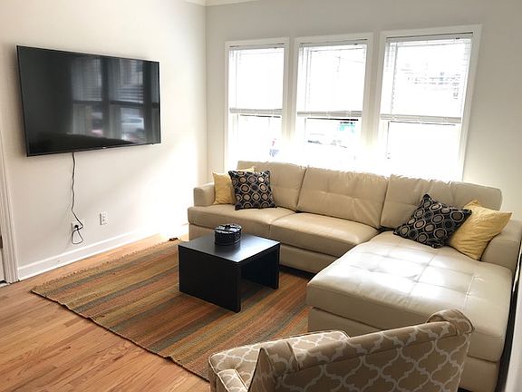 3rd image of 1156 W Cornelia Ave #2