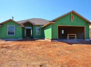 812 SW 10th St, Moore, OK 73160