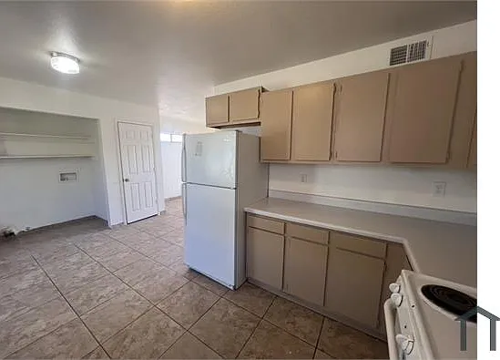 2549 E Chipman Rd #2 — Photo 9