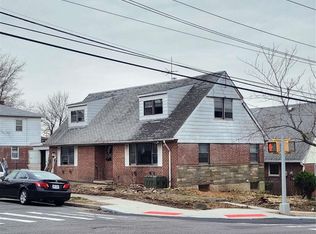 1318 154th St, Whitestone, NY 11357