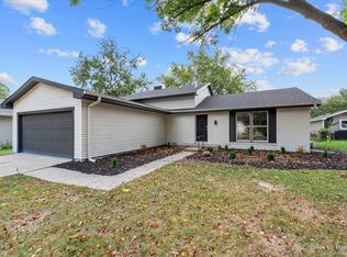 23 S Birchwood Dr, Naperville, IL