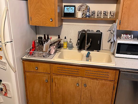 5th image of 919 Brooks Rd