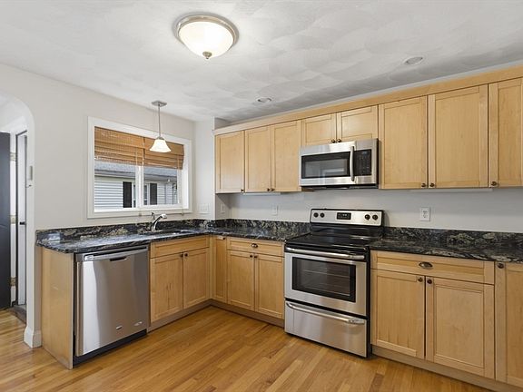 3rd image of 12 Riverside Ct