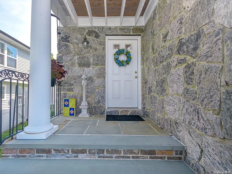 24 Sintsink Dr W — Photo 2