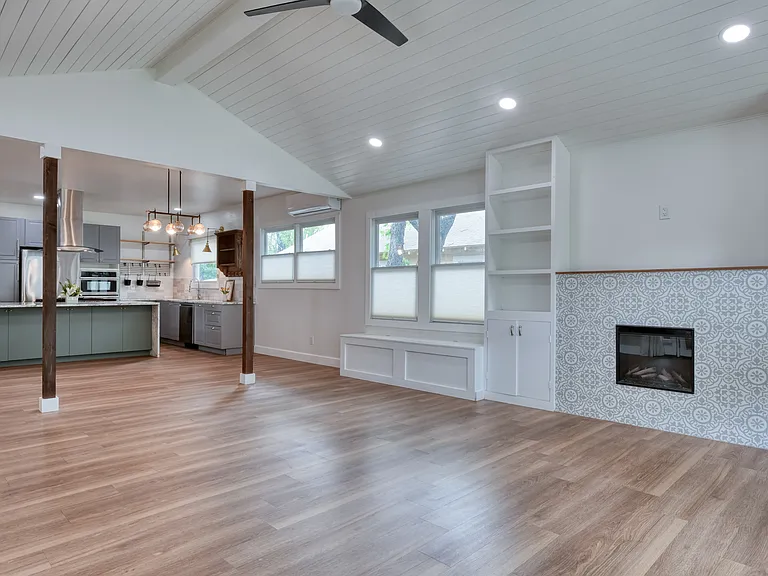 523 E Huisache Ave — Photo 7
