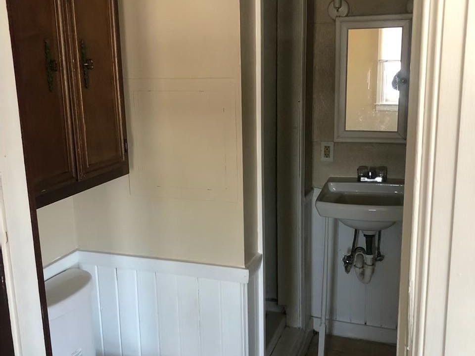 2nd image of 1124 N George St APT 3