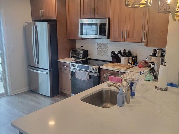 5th image of 328 E Frankford St