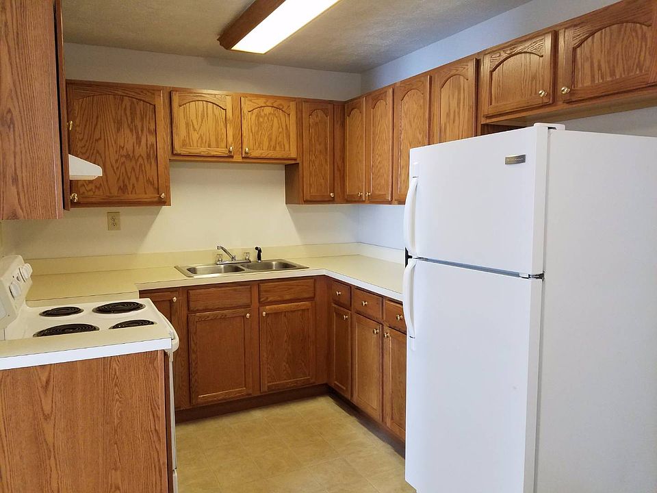 2nd image of 229 W Washington St