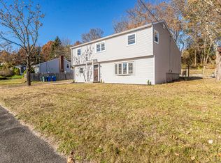 41 Newcastle Dr, Hamden, CT 06514