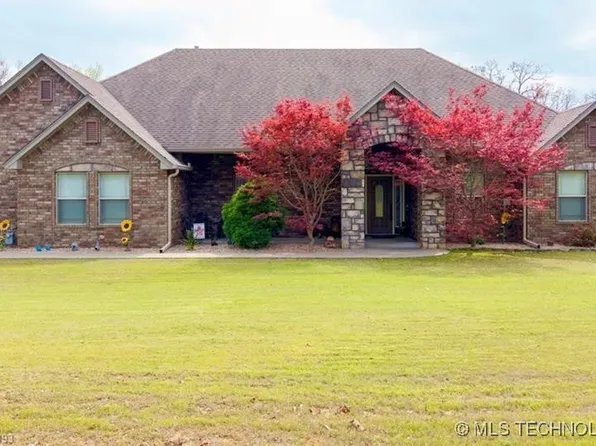 479872 E 1080th Rd, Muldrow, OK 74948