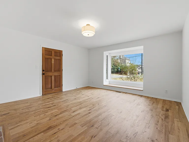 2413 Charleston Oaks Ln — Photo 13