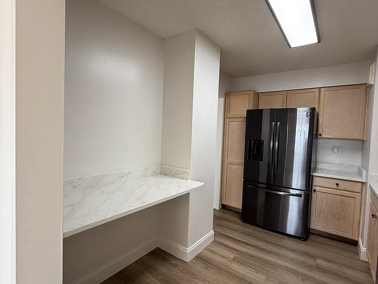 Excelsior II Apartments — Photo 14