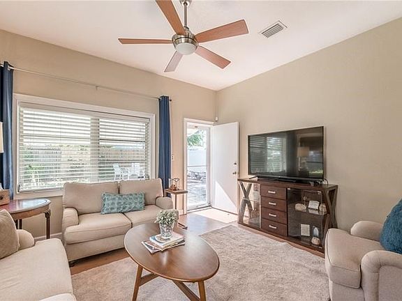 4th image of 2502 Laura Pl
