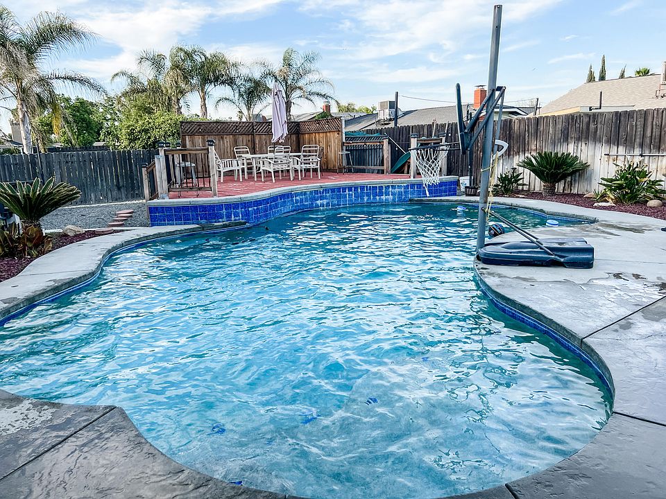 2nd image of 2135 Beechwood Court