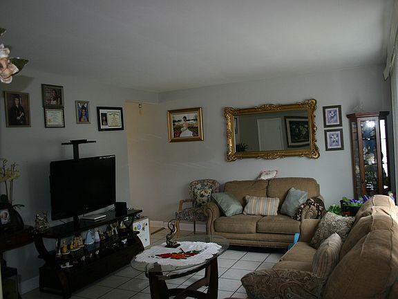 2nd image of 1178 N Boxwood Dr