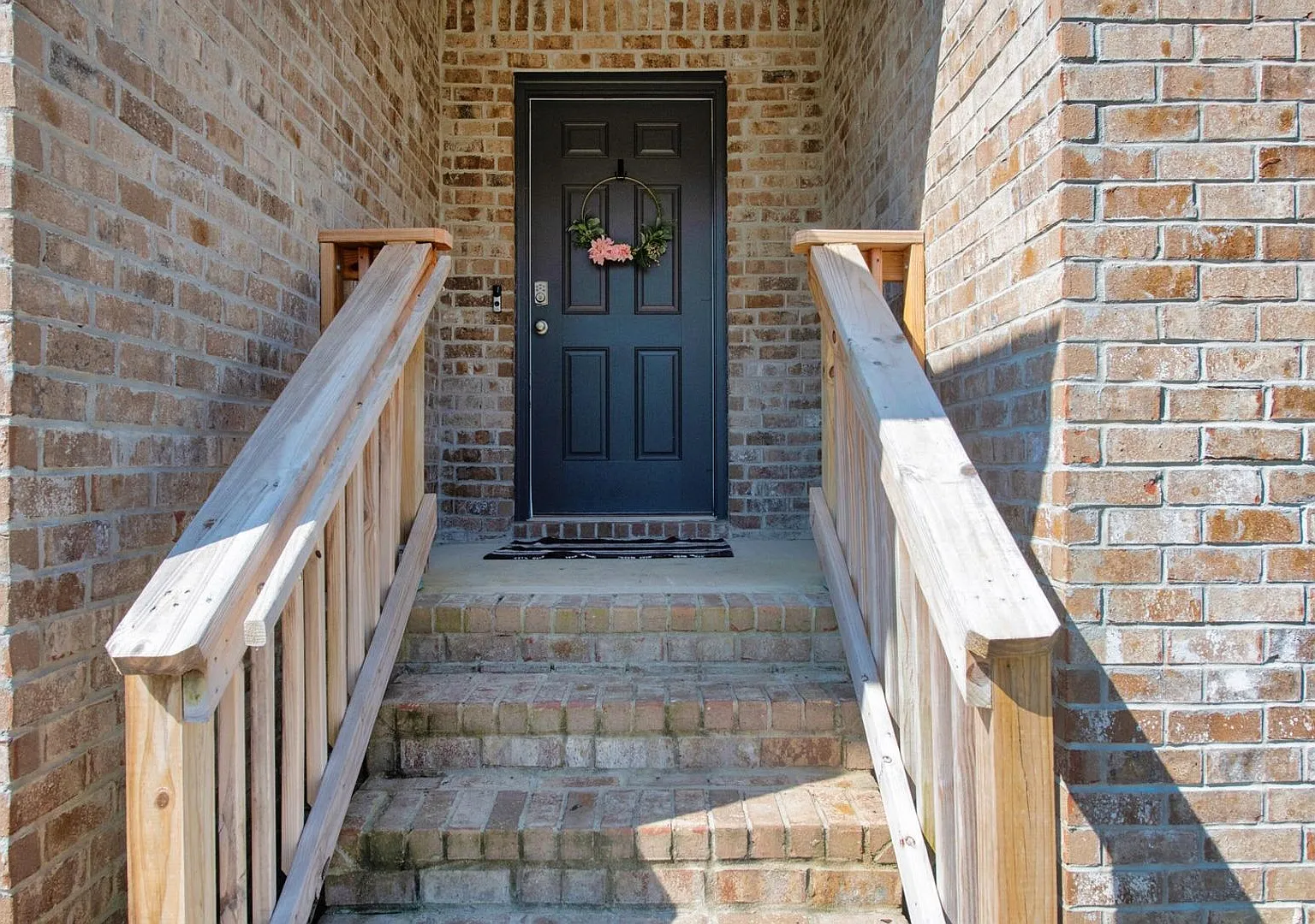 Laurel Hill Home with Double Oven, Pantry, & Master Suite! — Photo 2
