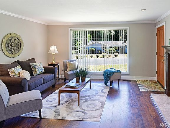 4th image of 242 NE Conifer Dr