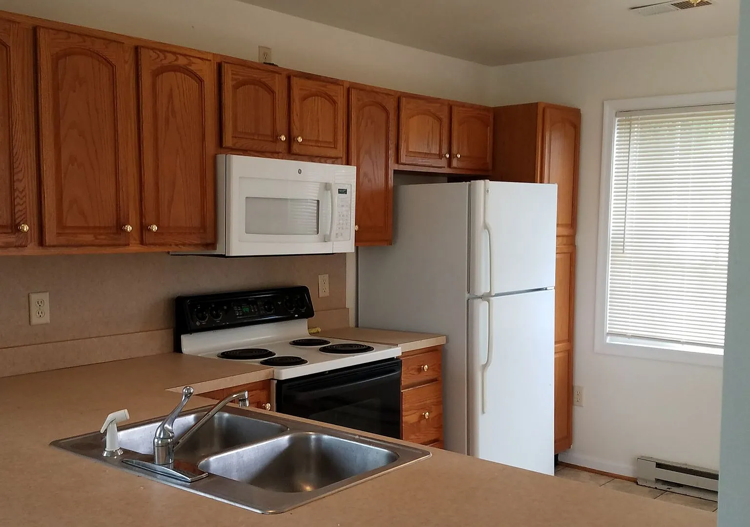 435-437 Chartridge Drive — Photo 2