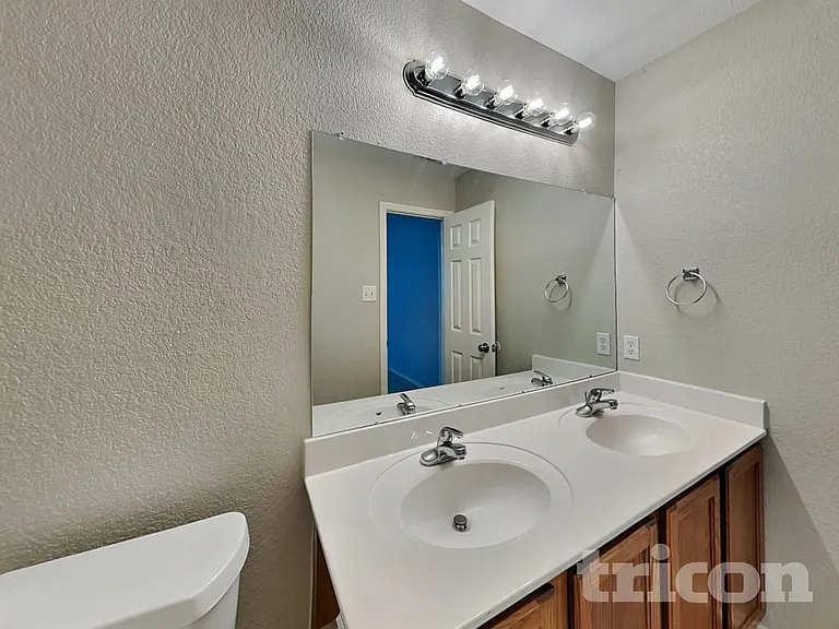 8203 Maple Meadow Dr — Photo 9
