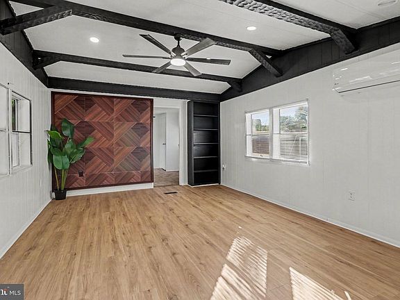 4th image of 319 Bahama Cir