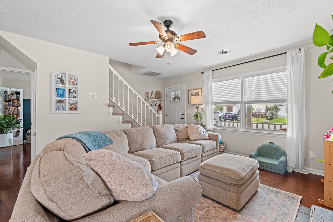 next background image