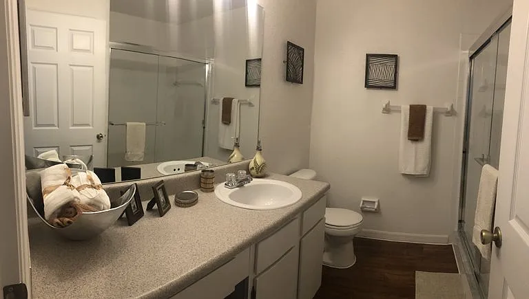 Harvard Apartments — Photo 9