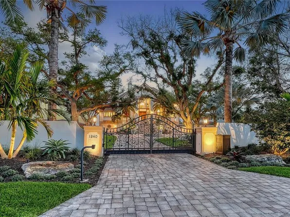 1240 Hillview Dr, Sarasota, FL 34239
