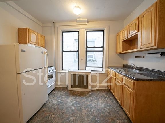 5th image of 3121 42nd St APT 2F