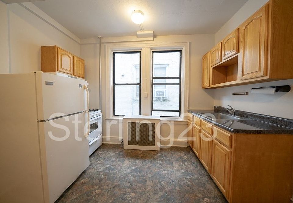 1st image of 3121 42nd St APT 3R