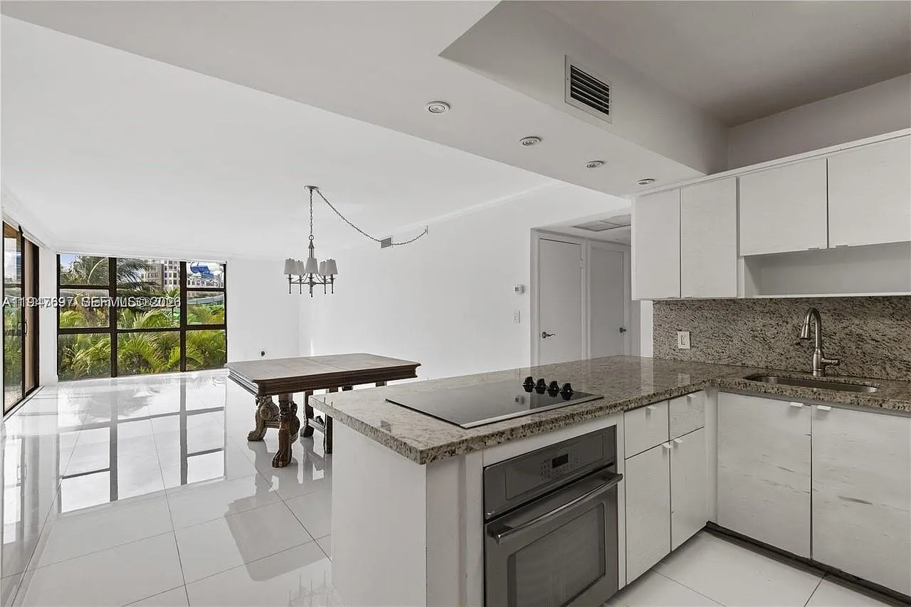 Coronado Condo- Tower Ii — Photo 4