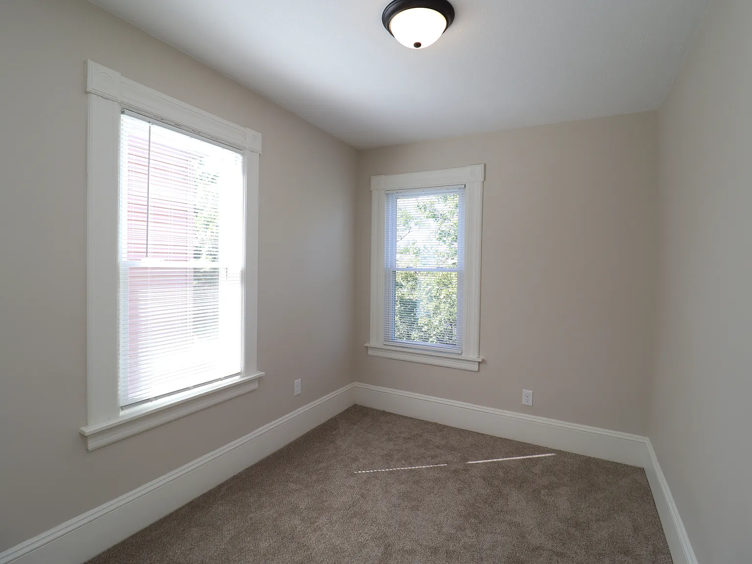 4 bed, 950 sqft, $1,975 — Photo 4