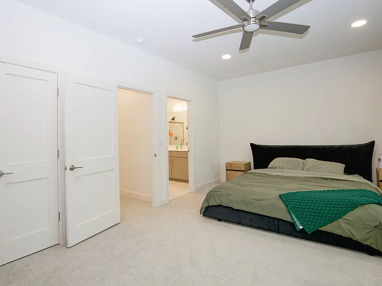 381 James St — Photo 24