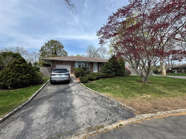 15 Saddle Lane, Huntington, NY 11746