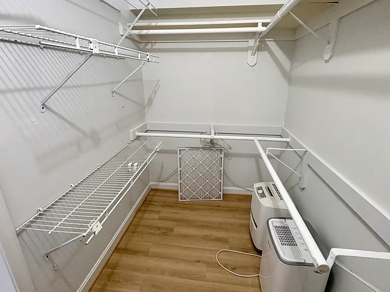 1742 N Rhodes St #300 — Photo 15