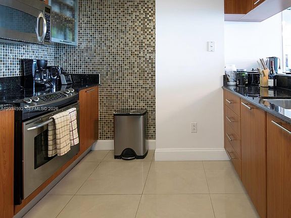 4th image of 1800 N Bayshore Dr Unit 220