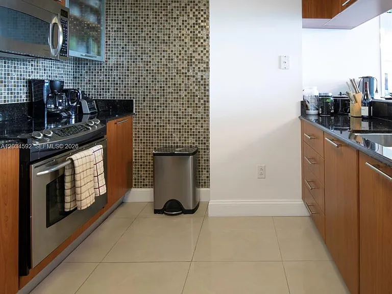 1800 N Bayshore Dr #220 — Photo 4