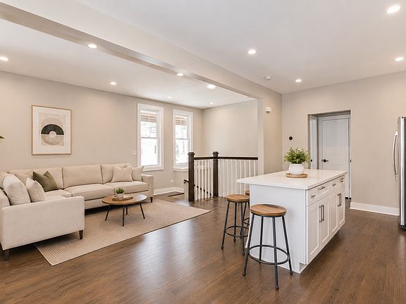 4th image of 1061 W Cornelia Ave APT 1R