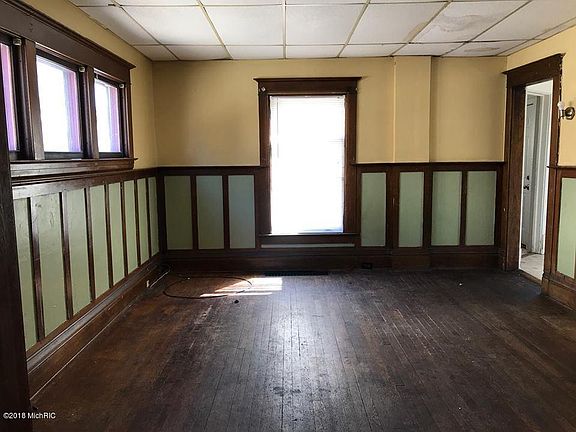 4th image of 840 Bates St SE