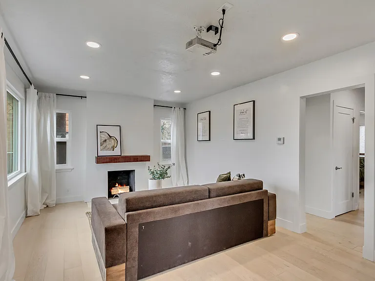 S Highland Dr — Photo 21