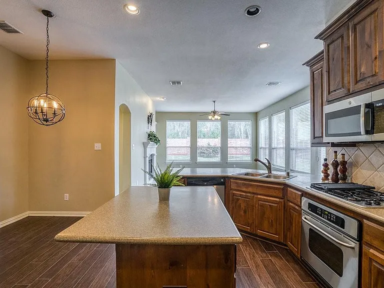 4405 Meadow Knoll Ln — Photo 6