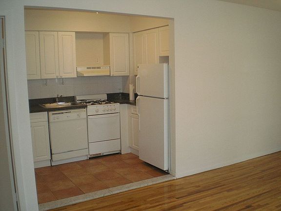 2nd image of 3064 30th St APT 2