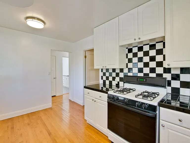 2990 Cowper St — Photo 21