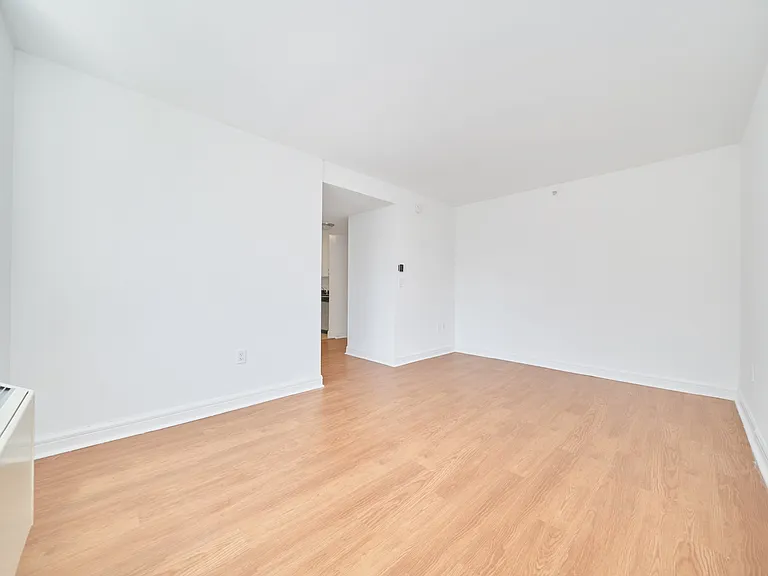 160 Riverside Blvd #12F — Photo 6