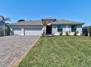 373 Periwinkle Dr, Sebastian, FL 32958