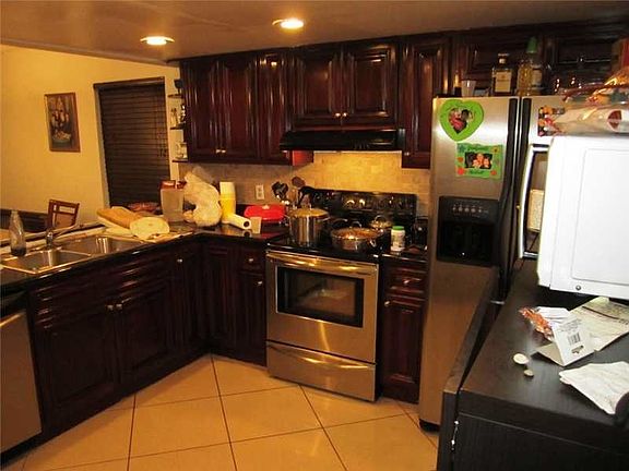 5th image of 5245 SW 40th Ave