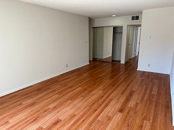 3rd image of 1411 N Poinsettia Pl #301